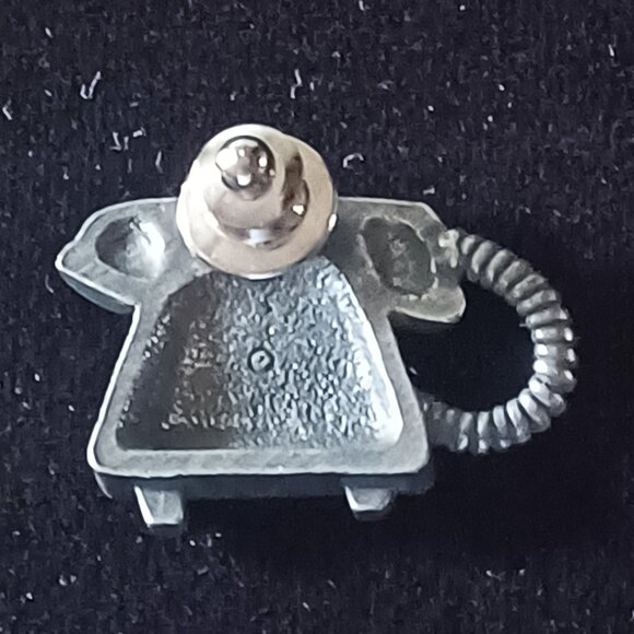 TWO NEAT LAPEL PINS - COCA COLA & VINTAGE PARTY LINE PHONE - Picture 5 of 6